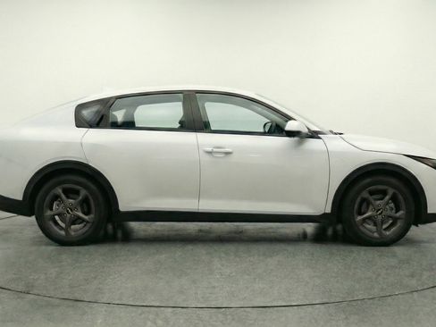 Used 2025 Kia K4 LXS image 11