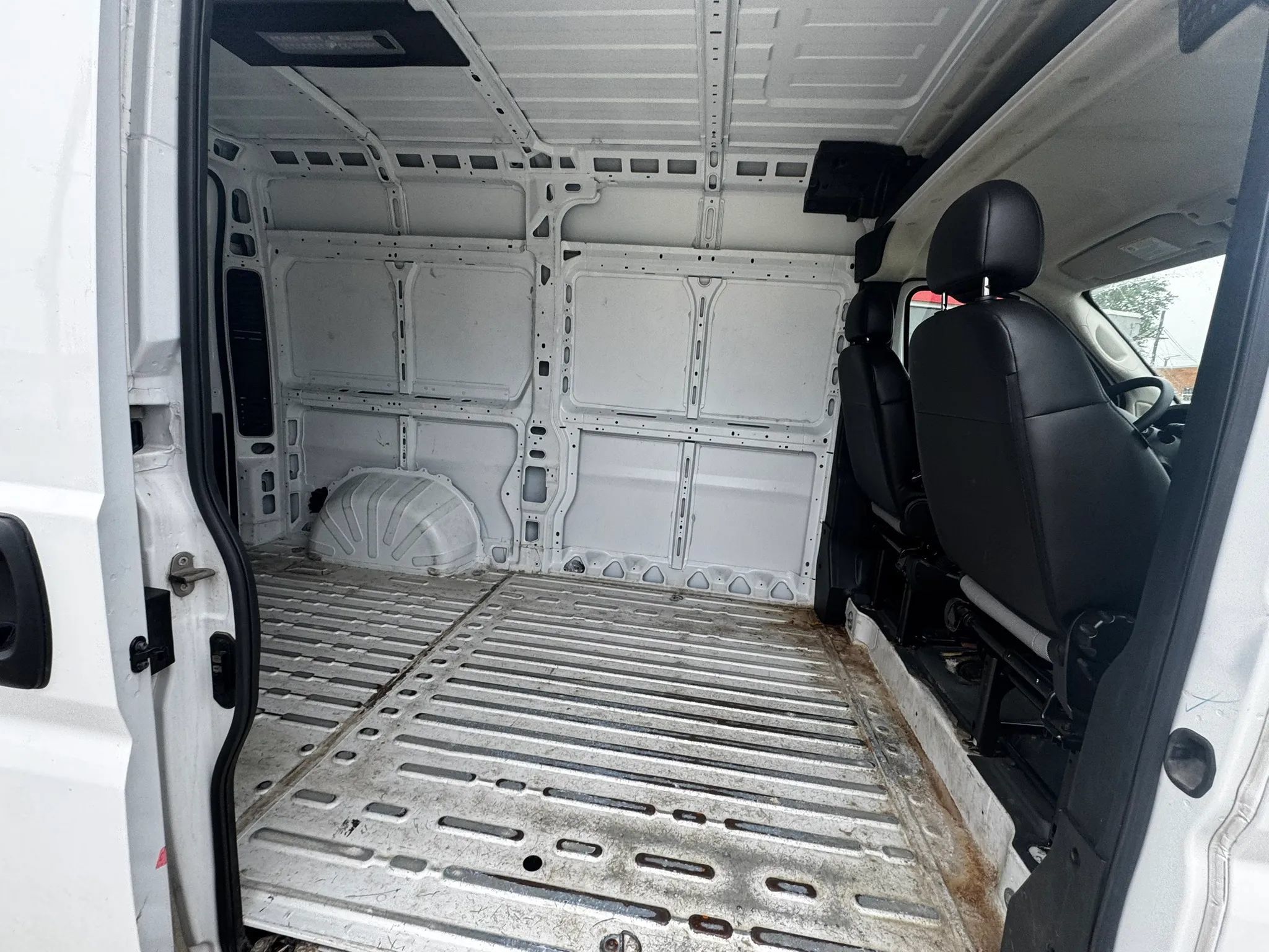 Used 2025 RAM ProMaster 2500 w/ Convenience Group FWD image 8