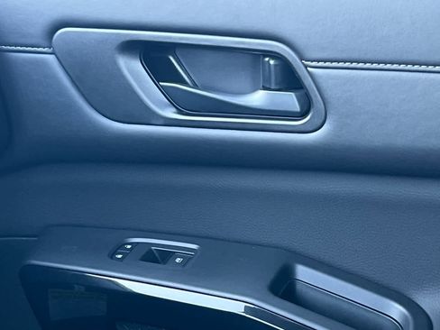 New 2025 Nissan Pathfinder S image 21