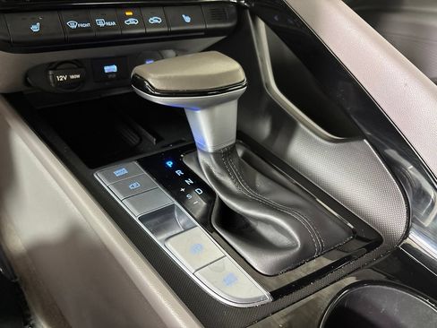Used 2025 Hyundai Elantra SEL FWD image 21