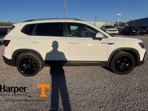 Used 2024 Volkswagen Taos SE image 6