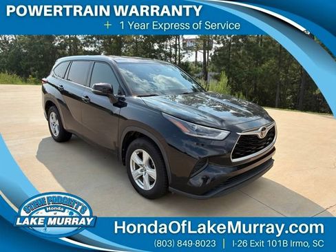 Used 2021 Toyota Highlander L FWD image 1
