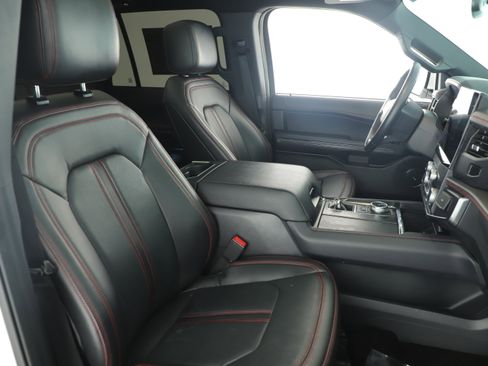 Used 2022 Ford Expedition Limited image 18