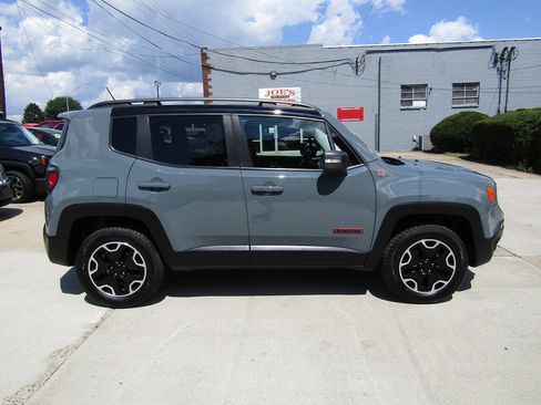 Used 2016 Jeep Renegade Trailhawk AWD/4WD image 4