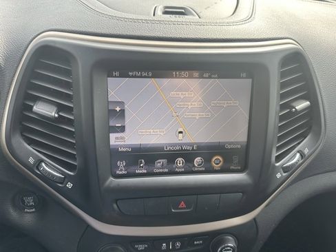 Used 2015 Jeep Cherokee Latitude w/ Comfort/Convenience Group image 17