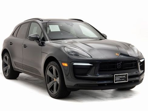 Used 2025 Porsche Macan image 32