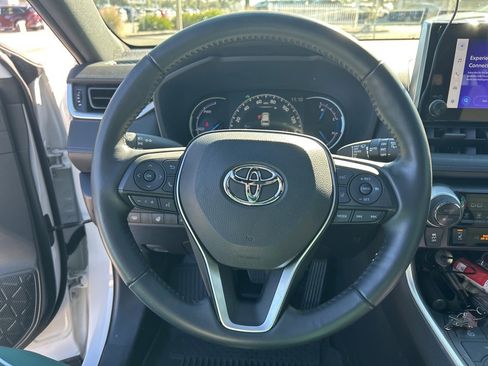 Used 2024 Toyota RAV4 SE image 18