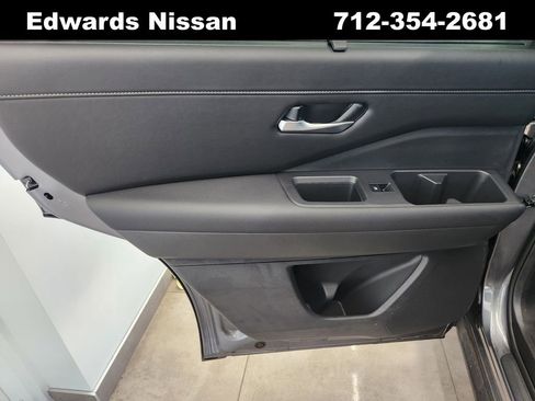 Used 2025 Nissan Pathfinder SL w/ SL Premium Package image 17