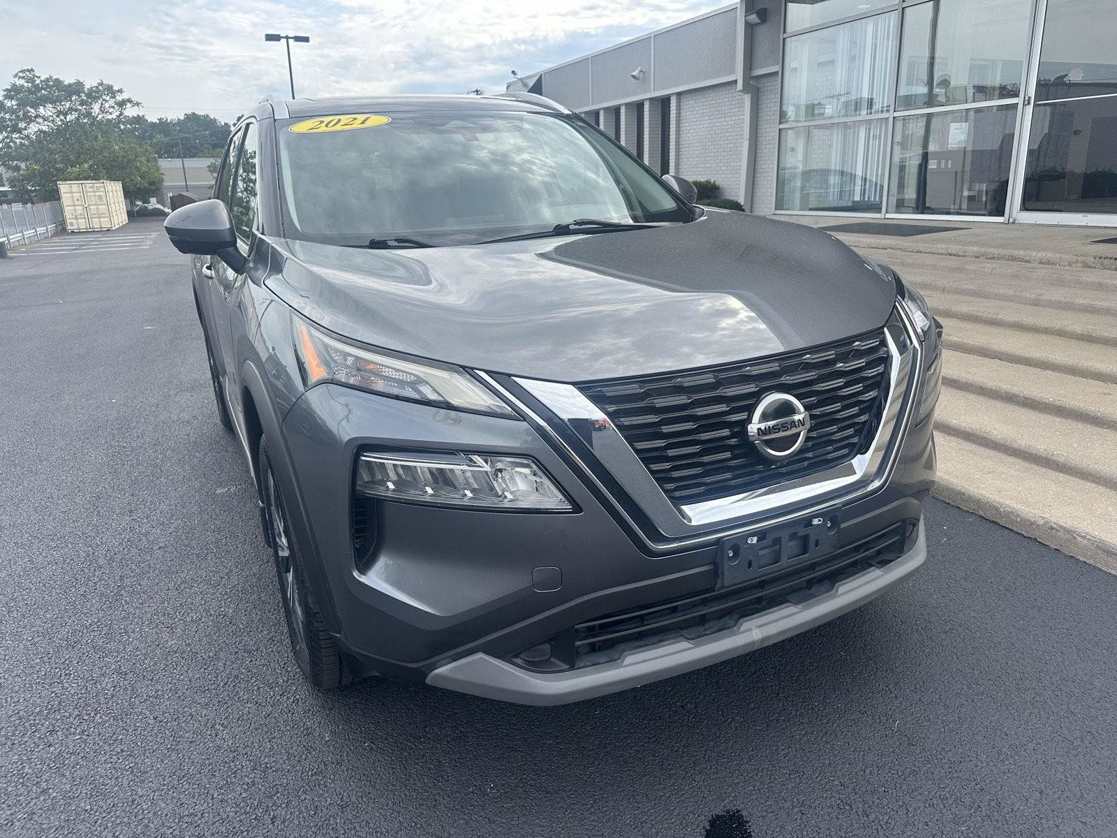 Used 2021 Nissan Rogue SV w/ Premium Package AWD/4WD image 4
