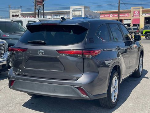 Used 2023 Toyota Highlander LE FWD image 4