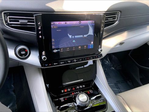 Used 2025 Jeep Wagoneer Series III w/ Premium Group I AWD/4WD image 5