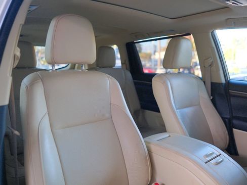 Used 2016 Toyota Highlander Limited FWD image 26