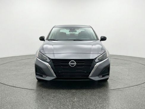 Used 2025 Nissan Altima 2.5 SV FWD image 2