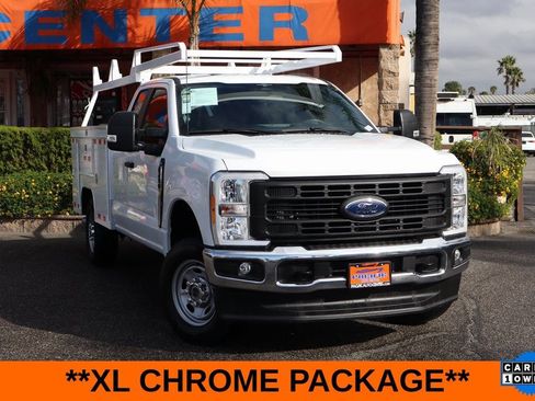 Used 2023 Ford F250 XL w/ Snow Plow/Camper Package AWD/4WD image 2