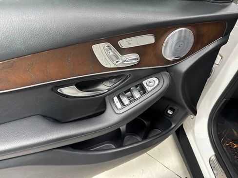 Used 2019 Mercedes-Benz GLC 300 4MATIC image 12