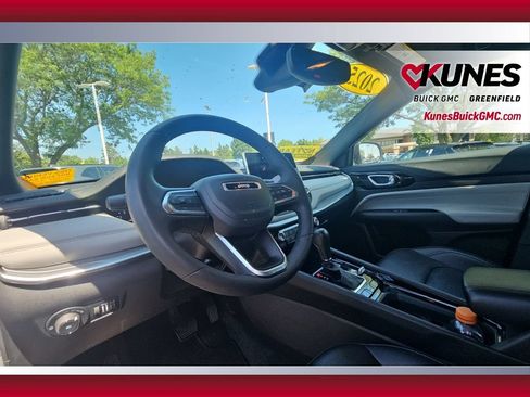 Used 2025 Jeep Compass Limited AWD/4WD image 14
