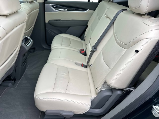 Used 2024 Cadillac XT6 Premium Luxury AWD/4WD image 13
