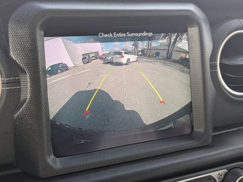 Used 2021 Jeep Wrangler Unlimited Sahara w/ Cold Weather Group image 26