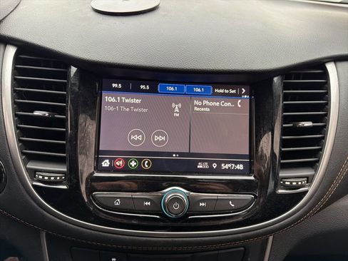 Used 2020 Chevrolet Trax LT w/ LT Convenience Package image 18