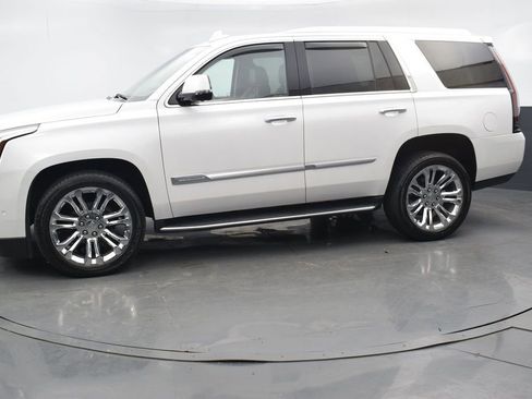 Used 2020 Cadillac Escalade Luxury w/ LPO, Radiant Package AWD/4WD image 2