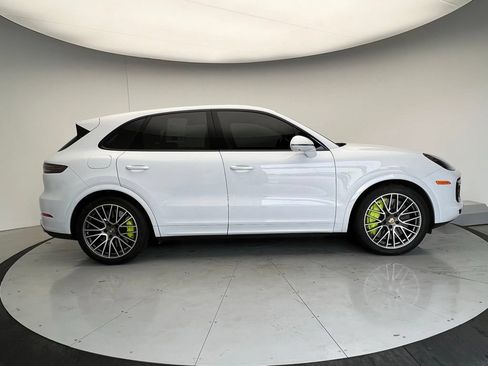 Certified 2023 Porsche Cayenne Turbo S AWD/4WD image 23