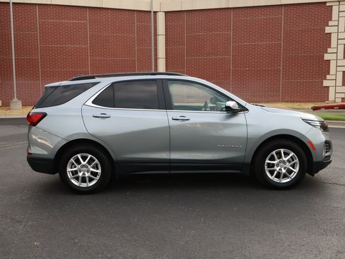 Used 2024 Chevrolet Equinox LT w/ LPO, Floor Liner Package FWD image 33