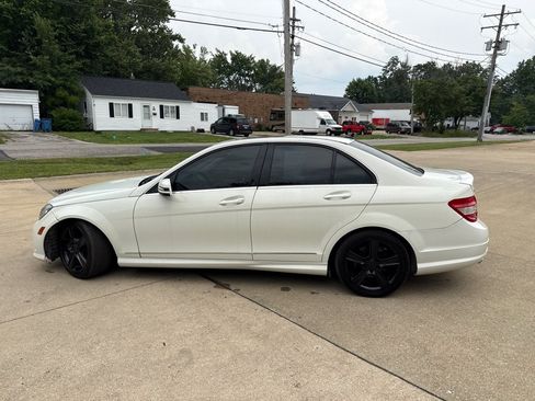 Used 2011 Mercedes-Benz C 300 4MATIC Sedan image 5