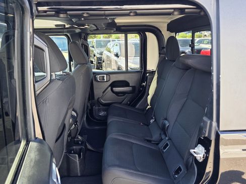 Certified 2023 Jeep Gladiator Sport image 17