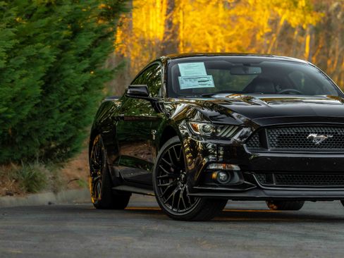 Used 2017 Ford Mustang GT Premium w/ GT Performance Package image 27