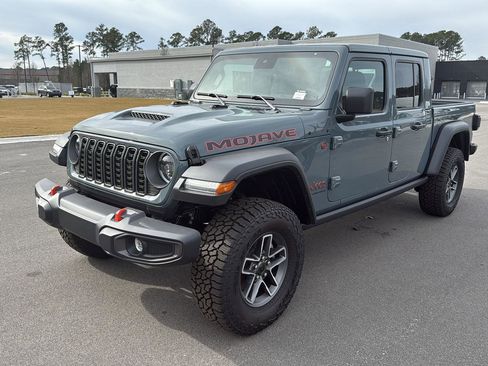 New 2025 Jeep Gladiator Mojave image 3