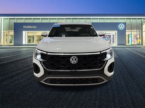 Certified 2024 Volkswagen Atlas Cross Sport SE image 9