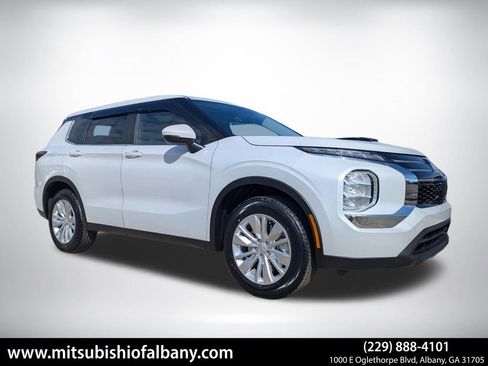 New 2026 Mitsubishi Outlander ES FWD image 1