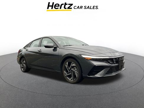 Used 2025 Hyundai Elantra SEL image 1