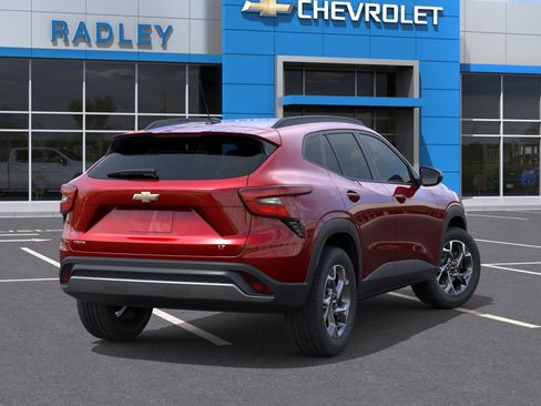 New 2026 Chevrolet Trax LT w/ Sunroof Package FWD image 4