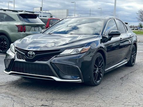 Used 2022 Toyota Camry XSE image 3