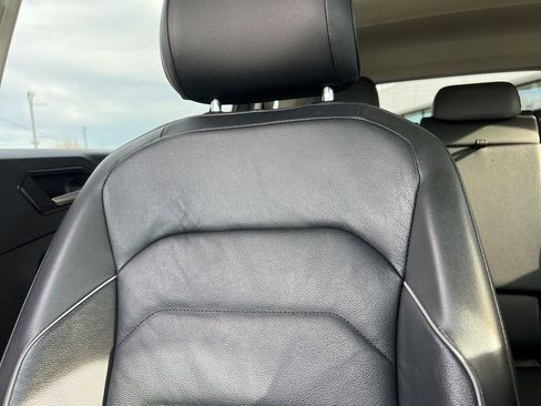 Used 2018 Volkswagen Tiguan SEL Premium image 22