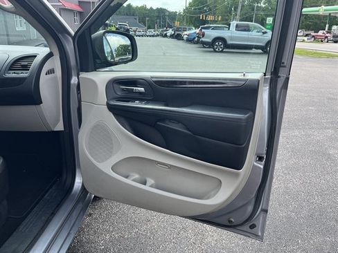 Used 2013 Dodge Grand Caravan SXT w/ Rear Park Assist Pkg FWD image 34