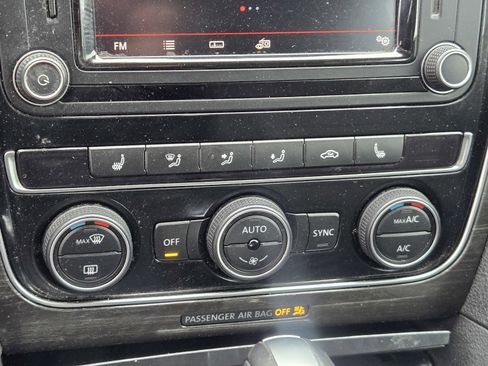 Used 2018 Volkswagen Passat 2.0T SE image 19