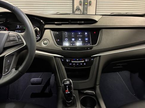 Certified 2024 Cadillac XT5 Luxury FWD image 18