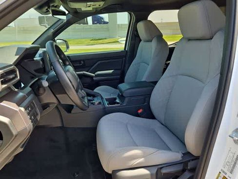 Certified 2025 Toyota Tacoma SR5 AWD/4WD image 14