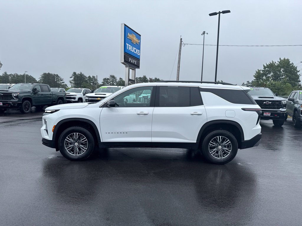 Used 2025 Chevrolet Traverse LT AWD/4WD image 9