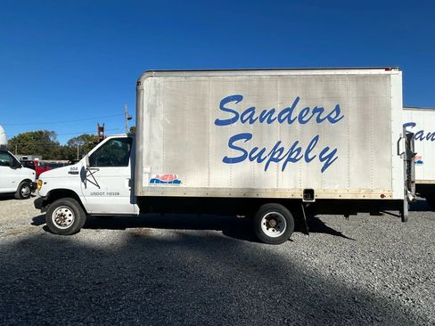 Used 2002 Ford E-350 and Econoline 350 Super Duty RWD image 8
