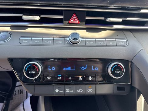 Used 2024 Hyundai Elantra SEL FWD image 26