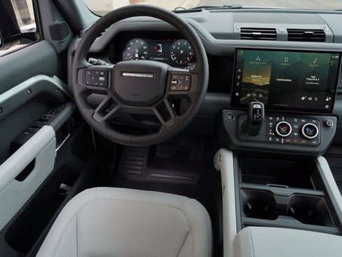 New 2026 Land Rover Defender 130 X-Dynamic SE image 16