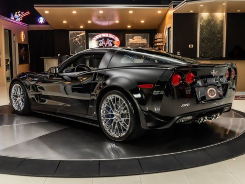 Used 2009 Chevrolet Corvette ZR1 w/ Preferred Equipment Group RWD image 16
