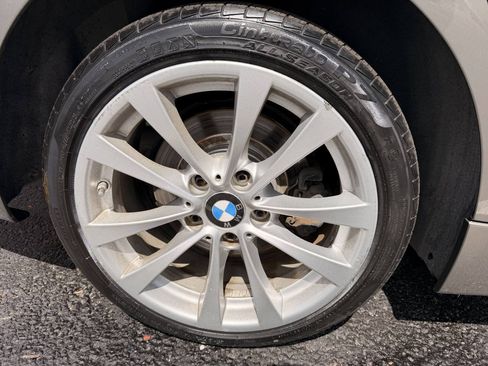 Used 2017 BMW 320i Sedan RWD image 30