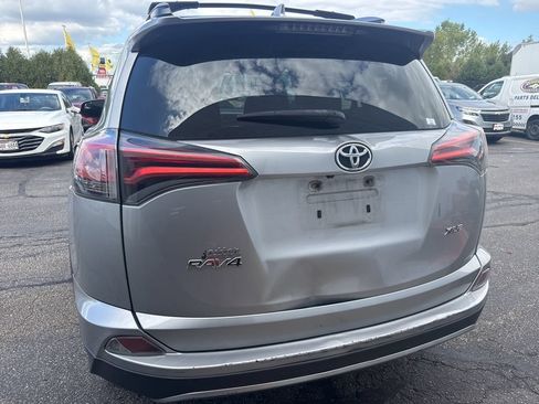 Used 2017 Toyota RAV4 XLE FWD image 10