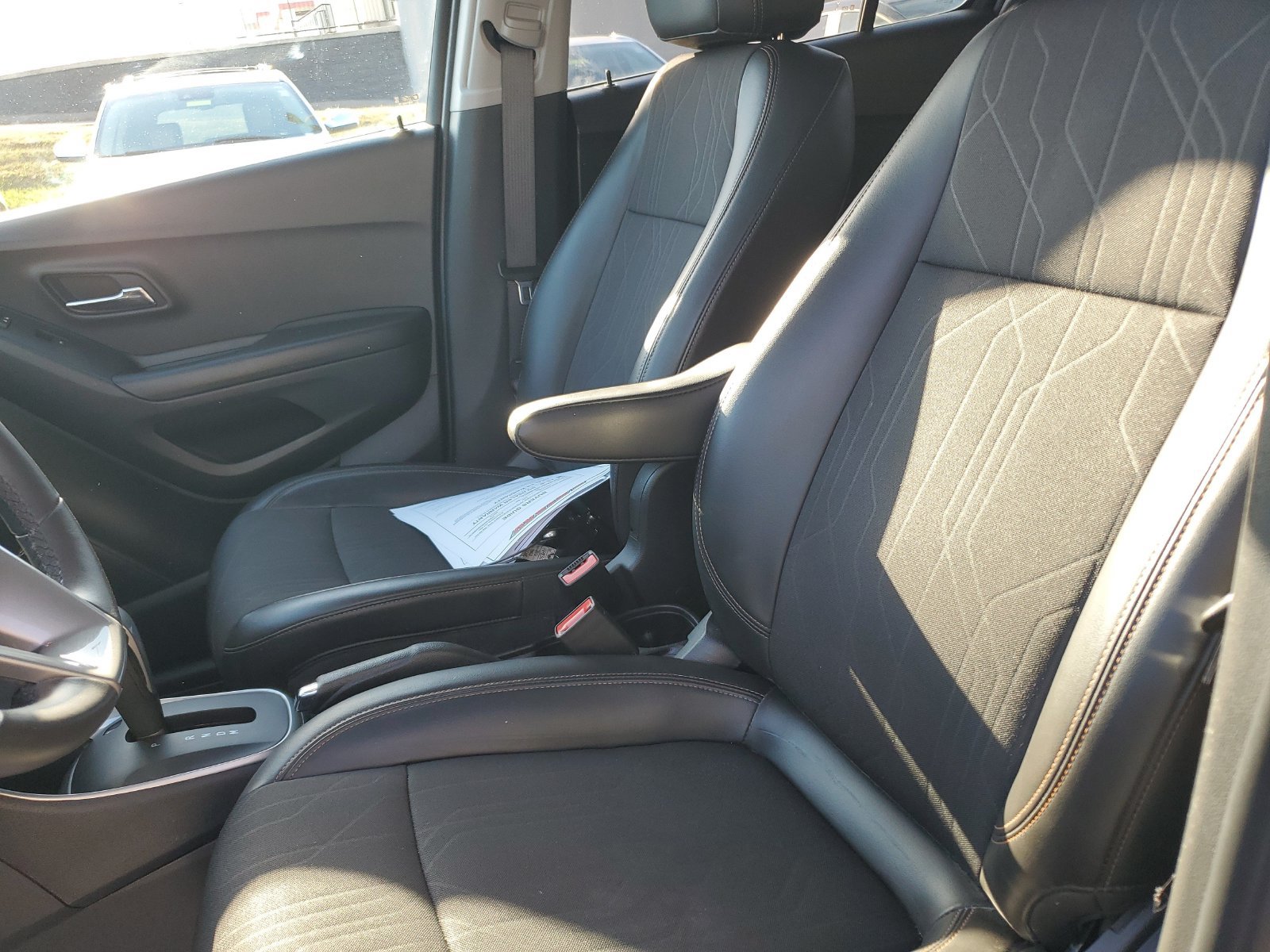 Used 2020 Chevrolet Trax LT w/ LT Convenience Package FWD image 16