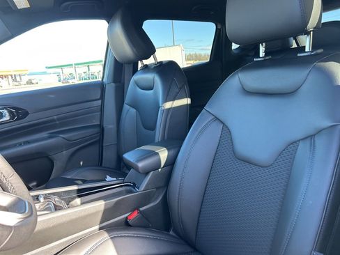 New 2026 Jeep Compass Latitude image 11