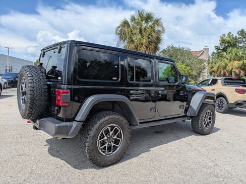 Used 2025 Jeep Wrangler Unlimited Rubicon w/ Convenience Group AWD/4WD image 5